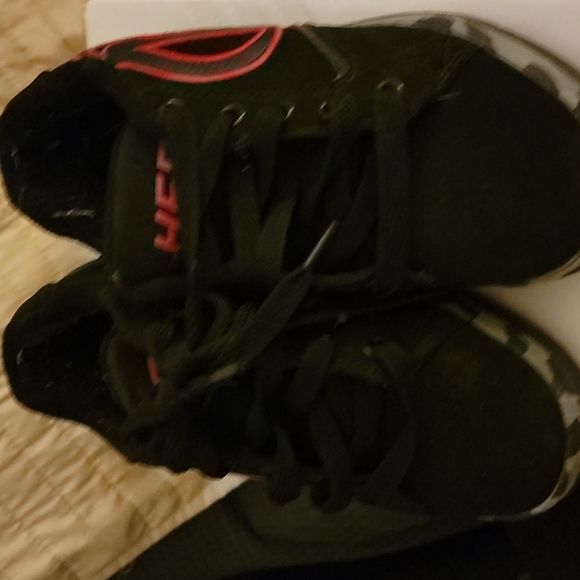 Heely's - Picture 3 of 3